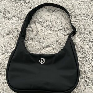Lululemon small crescent handbag 2024 spring